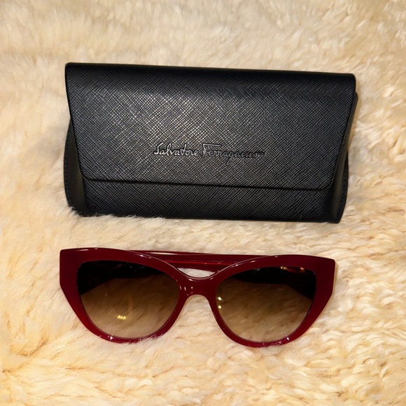 SALVATORE FERRAGAMO SF 969S 140 Red GOLD AUTHENTIC SUNGLASSES W/CASE 54-17 - Picture 2 of 8